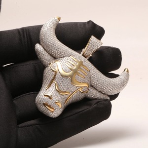 Colgante Personalizado de Cabeza de Toro de Plata de Ley 925 con Baño de Oro de 24K y Moissanita, Regalo para Hombre, Colgante Iced Out para Fiesta - Product Image 6