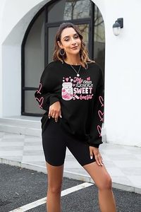 Sudadera extragrande negra para mujer con estampado de corazones rosas y gráfico de "My Class Is Sweet Hearts", cuello redondo y manga larga. - Product Image 4