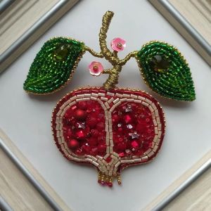 Broche perlée brodée faite main de style vintage, épinglette tendance, broderie haut de gamme, broche perlée artisanale, art portable - Product Image 4