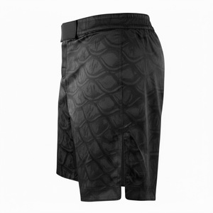 Shorts de combat MMA personnalisés pour hommes, design noir embossé, shorts d'entraînement OEM - Product Image 2