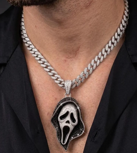 Colgante de Moissanita Blanca y Negra con Diseño de Máscara en Tono Plateado, Collar Inspirado en Evil Dead, Regalo de Joyería - Product Image 3