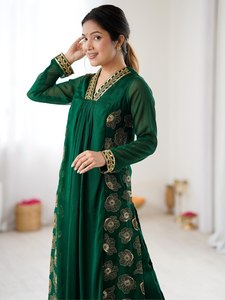 Conjunto de Salwar Kameez Verde Bordado para Mujer, Corte Regular Tradicional, Largo Regular, Elegante para Invierno, Georgette Sintético Elástico - Product Image 5