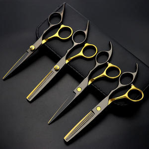 Tijeras profesionales para cortar cabello, juego de 2 piezas, hoja negra y dorada con tijeras de entresacar para uso de barbero - Product Image 3