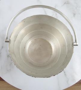 Cubo de Hielo Plateado Tradicional con Borde Floral Decorativo, Ideal para Bares Clásicos, Entretenimiento y Exhibición, Hecho en India - Product Image 4