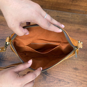 Sac banane en cuir véritable polyvalent Sac à bandoulière personnalisé pour tous les jours Sac à bandoulière en cuir de vachette Sacs à bandoulière pour hommes et femmes - Product Image 6