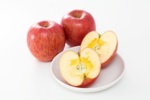 Manzanas Frescas Japonesas de Primera Calidad, Textura Crujiente, Color Rojo, Verde y Amarillo, Precio Increíble - Product Image 2