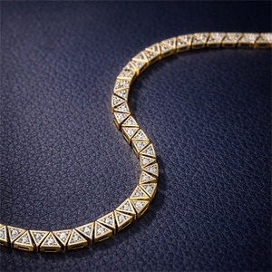 Collar de Oro Amarillo con Diamante de Corte Triangular, Joyería de Lujo para Uso Diario de Mujer - Product Image 1