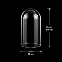 Cloche en verre soufflé G021-32-28-A 45x65 mm avec poignée supérieure en diamant et base dorée à étages sur base en bois transparente