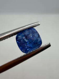 Zafiro azul natural en forma de cojín de 2.10 CT de Ceilán, Sri Lanka, para la elaboración de joyas. - Product Image 6