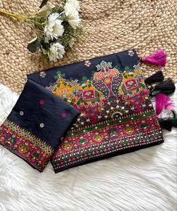 Sari en soie Dola Royal Rajwadi avec tissage cachemiri et pompons de créateur - Product Image 1