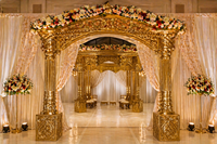 Mandap de mariage en fibre de verre, double pilier, doré, de luxe, moderne, durable, opulent, thème Bollywood, USA