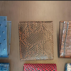 Portefeuille en cuir texturé de qualité supérieure pour hommes, élégant portefeuille masculin en bleu, marron et bordeaux, portefeuille en cuir à double pli avec poche zippée - Product Image 1