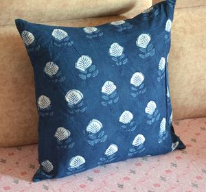 ปลอกหมอนอิงลายเรขาคณิตสีคราม ผ้าฝ้ายตกแต่ง - Product Image 2