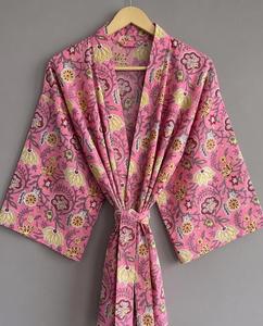 Kimono floral para mujer, manga tres cuartos, corte holgado con cinturón, vestido largo informal de color rosa tejido para mujer - Product Image 4