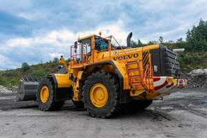 รถวอลโว่ L350F ด้านหน้าพร้อมเครื่องยนต์ดีเซลเพอร์กินส์และระบบไฮดรอลิกส์ - Product Image 2