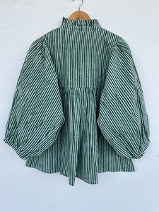 Chemisier d'été décontracté pour femme en coton rayé vert et blanc, coupe ample, manches ballon, col en V à volants, vente en gros - Product Image 5