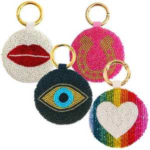 Porte-clés indien fait main avec perles, accessoire cadeau unique et traditionnel, fabriqué par des artisans indiens - Product Image 2