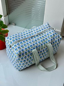 Bolso de Mano Boho de Lujo Hecho a Mano en India, Acolchado de Algodón, Estampado Floral, Reversible, Tamaño Mediano, Alta Calidad, con Cierre para Mujer - Product Image 3