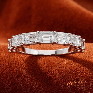 Bague de mariage empilable de luxe pour femme Maed Jewe LR 18 NYE en argent plaqué avec moissanite taille émeraude, idéale pour les fiançailles et les anniversaires - Product Image 3