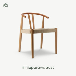 Silla de restaurante moderna de teca maciza con acolchado, ligera, ecológica y duradera para parques, hoteles y restaurantes, hecha en Indonesia. - Product Image 1