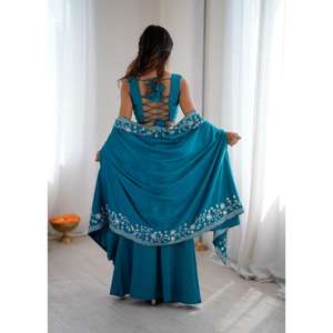 Ensemble dhoti, shrug et choli de créateur – Tenue ethnique élégante pour femme, idéale pour les mariages, les fêtes, les festivals et les occasions traditionnelles - Product Image 6