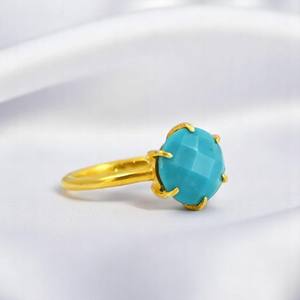 Anillo de Piedra de Nacimiento Turquesa Hecho a Mano - Anillo de Plata de Ley 925 con Baño de Oro y Gema Redonda para Mujer - Product Image 1