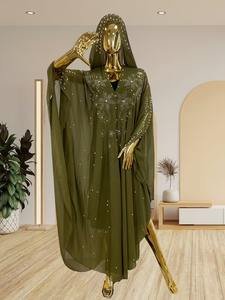 อีมเมอรัลด์ เกรซ: ชุดคลุมแบบมีฮู้ดผ้าชีฟองสีเขียวมะกอกสุดหรู ประดับด้วยคริสตัลสีเงินลายดอกไม้สุดประณีตและทรงพลิ้วไหว - Product Image 4