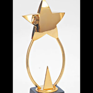 Récompense étoile dorée classique avec un piédestal noir élégant. Disponible à prix de gros pour les commandes en gros. - Product Image 1