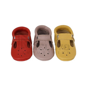 Chaussures en cuir pour nouveau-né, style PU souple, chaussures de premiers pas pour bébé, semelle antidérapante, confortables, respirantes, décontractées - Product Image 4