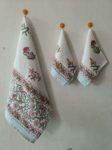 Juego de toalla de baño de algodón orgánico estampada a mano y 2 toallas de mano en tela de algodón tipo gofre, de alta absorción, suave para la piel, para el hogar. - Product Image 5