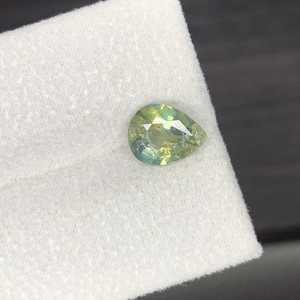 Saphir naturel jaune-vert, pierre précieuse en vrac, qualité supérieure, effet de changement de couleur, taille poire, certifié par un tiers, taille libre pour la fabrication de bijoux - Product Image 6