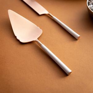 Elegante Juego de Servidores de Pastel de Acero Inoxidable con Mango de Diseño Moderno para Mesas de Postres y Celebraciones Familiares - Product Image 3