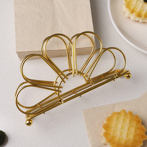 Porte-serviettes en métal glamour avec finition dorée, design autoportant pour la décoration intérieure, porte-serviettes en fer de luxe, métal contemporain - Product Image 6