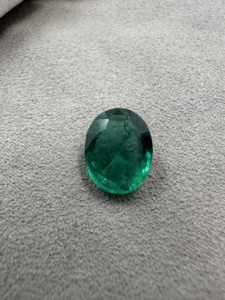 Hermosa Esmeralda Zambiana Natural Facetada de 5.59 quilates, Corte Ovalado, Verde, Gema Suelta para Joyería - Product Image 5