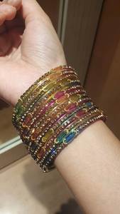 Brazaletes de vidrio hechos a mano, brazaletes de vidrio de diseño, joyería para festivales, accesorios para bodas, brazaletes de vidrio rojos, brazaletes verdes - Product Image 2