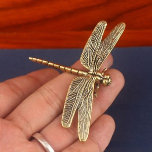 Elegante Figura de Libélula Tallada a Mano en Madera de Pino, Venta al Por Mayor - Product Image 1