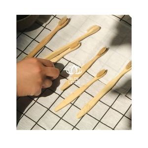 Brosse à dents en bambou disponible pour un nettoyage doux et une solution efficace de soin buccal – Qualité supérieure, offre mondiale - Product Image 1