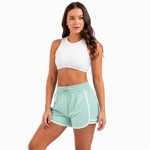 Shorts de course athlétiques pour femmes en gros avec poches, respirants, en polyester, décontractés, unis, anti-plis, légers, tricotés, à ourlet en queue de dauphin - Product Image 3
