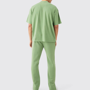 Conjunto Deportivo de Verano para Hombre, Diseño 2025, Camiseta y Pantalón con Patrón Sólido, Disponible en Grandes Cantidades a Precio de Mayoreo - Product Image 3