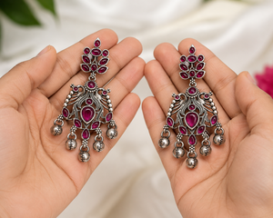 Dernier design de boucles d'oreilles Jhumka pour femmes, en laiton plaqué argent antique, serties de zircon en forme de cloche |   Bijoux ethniques indiens classiques pour mariage - Product Image 3