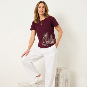 Camiseta de Mujer con Cuello Redondo y Bordado Floral Color Borgoña, Manga Corta, Corte Regular, Informal, 100% Algodón, Tejido de Punto, Diseño Personalizado - Product Image 6
