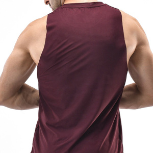 เสื้อกล้ามออกกำลังกายผู้ชายทรงเข้ารูป ผ้าสแปนเด็กซ์/คอตตอน แห้งเร็ว ลายการ์ตูน ดีไซน์ป้ายอีโปเล็ตแบบมัดย้อม - Product Image 4