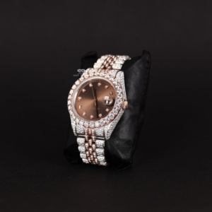 นาฬิกาข้อมือหรูหราประดับเพชร หน้าปัดสีน้ำตาล โทนสีขาวโรสโกลด์ ระบบควอตซ์ ตัวเรือนสแตนเลสสตีลแบบฝังเพชรเต็มเรือน สไตล์ฮิปฮอป นาฬิกาแบบสั่งทำพิเศษ - Product Image 2