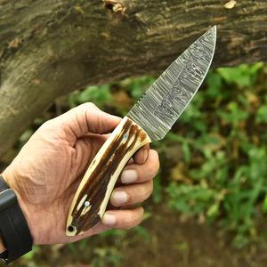 มีดเหล็กดามัสกัสเกรดอุตสาหกรรมแบบกำหนดเอง ด้ามจับทำจากเขาสัตว์ แบบฟูลแทง ดรอปพอยต์อเนกประสงค์ สำหรับตั้งแคมป์กลางแจ้ง - Product Image 2