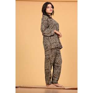 Conjunto de Pijama de Poliéster Crepé Estampado para Mujer, Ropa de Dormir Cómoda y Suave para el Hogar - Product Image 4