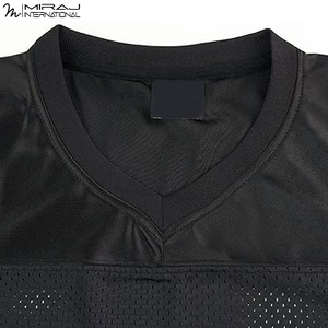 Maillot de football en tissu maille noir uni de qualité supérieure, doux et respirant, pour entraînement sportif – Nouvelle collection 2026 - Product Image 3