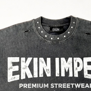 Camiseta Personalizada de Algodón 100% con Efecto Desgastado por el Sol, Lavado Ácido, Desgastada, con Pedrería, Impresión DTG y Serigrafía, Corte Oversize y Boxy - Product Image 2