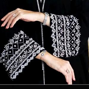 Abaya élégante et modeste brodée à la main pour femmes, tenue islamique traditionnelle et stylée - Product Image 2