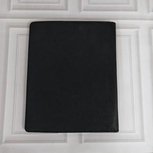 Portafolio Vintage de Cuero Genuino Negro con Grabado Floral e Incrustaciones de Diamantes en Piel de Vacuno, Accesorio Decorativo de Lujo - Product Image 3