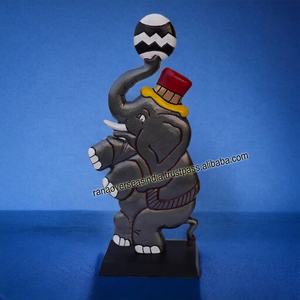 Statue d'éléphant en métal faite à la main et de haute qualité Figurines de vitrine d'animaux pour votre table de bureau à domicile Article décoratif et cadeau - Product Image 2